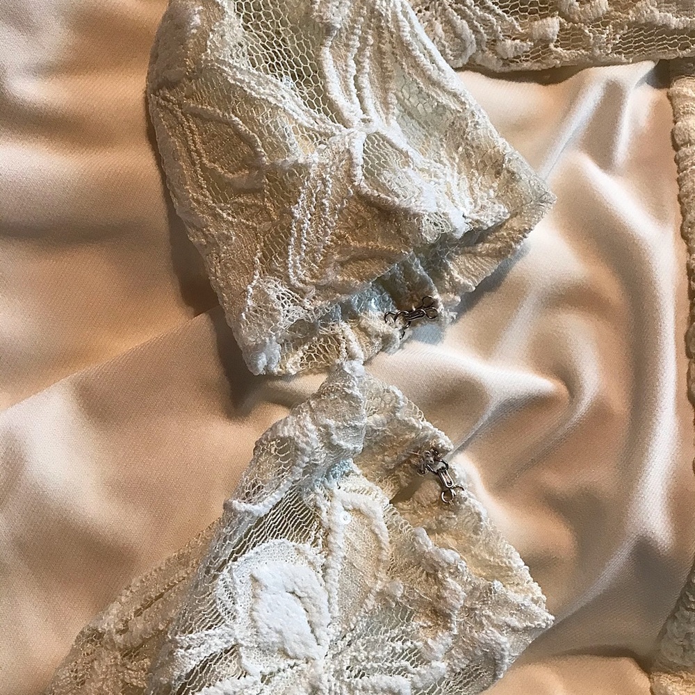 David’s Bridal Wedding Dress - Picture 14 of 17